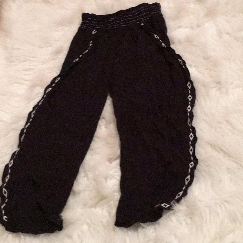 Black and white leggings with flare